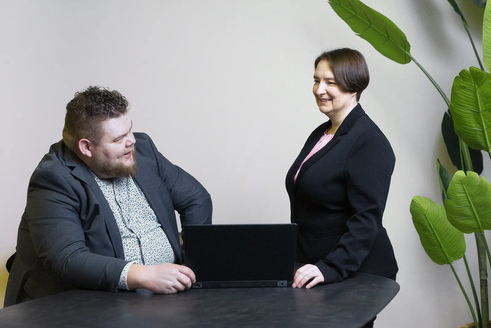 Insolvensia Erityistarkastus Oy:n Teemu Laitinen ja Johanna Järvenpää